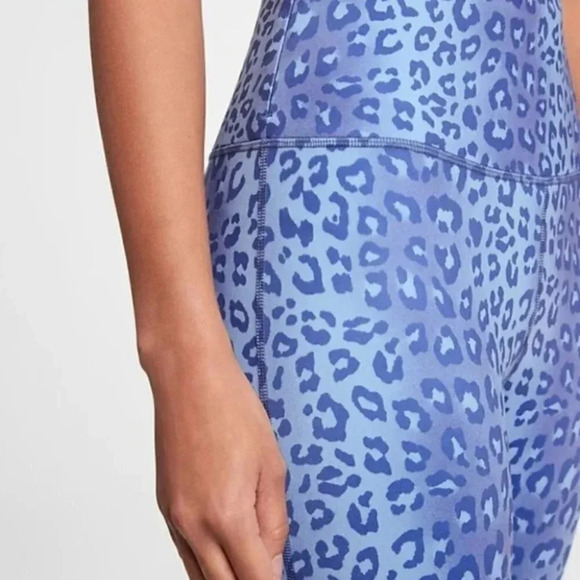 GapFit  Eclipse 7/8 Compression Legging Workout Blue Lilac Leopard Print Small - Picture 4 of 13